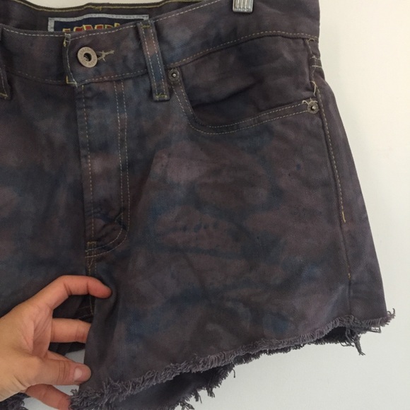 Levi’s Tie-Dye Distressed Shorts Waist 33 - Picture 4 of 8